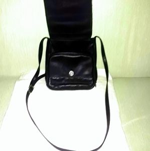Black Jaclyn Smith cross should Purse